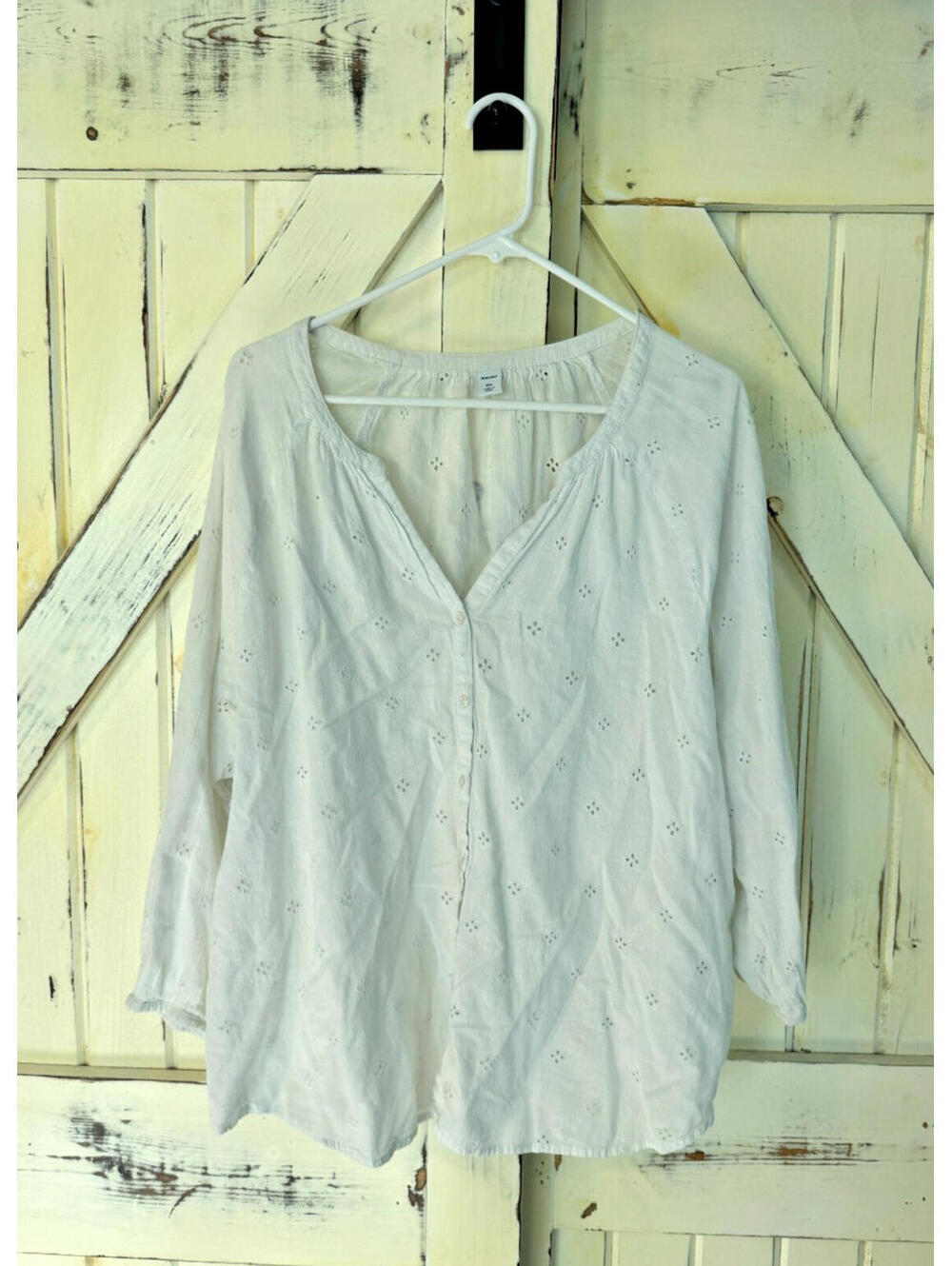 Old Navy Womens Blouse XXL White Eyelet Button Front Long Sleeve Lightweight Top